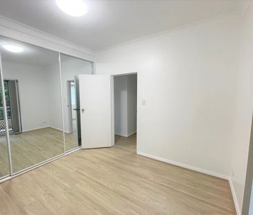 SPACIOUS THREE BEDROOM IN A GREAT LOCATION - Photo 2