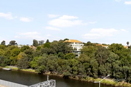 CONTEMPORARY FURNISHED LIVING WITH YARRA VIEWS - Photo 5
