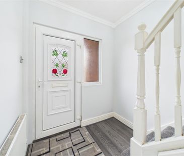 3 bedroom Detached house to rent - Photo 3