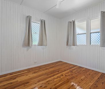 Beautifully Renovated 3-Bedroom Home in Sought-After Newtown - Photo 4