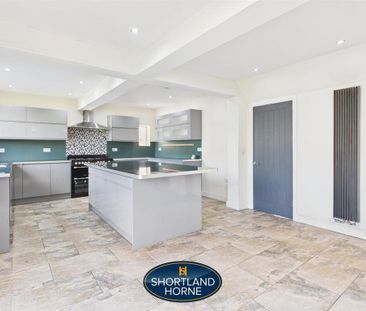 4 bedroom detached house to rent - Photo 3