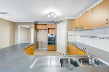 1 Bewly Way, Berwick VIC 3806 - Photo 2