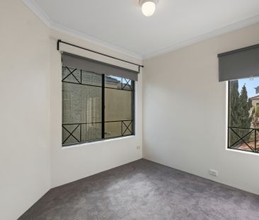 Spacious townhouse - Photo 5