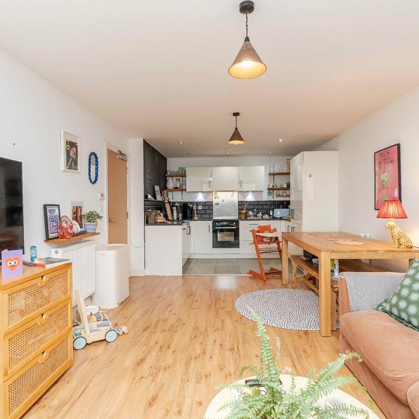 2 Bed Flat, College Road, BS7 - Photo 1