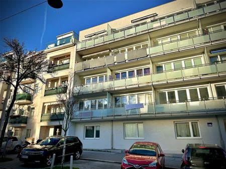 MODERNES WOHNEN IM BESTLAGE - Renoviertes 3-Zimmer-Apartment mit Balkon, 2 WCs und U-Bahn-Nähe in 1130 Wien! - Photo 3