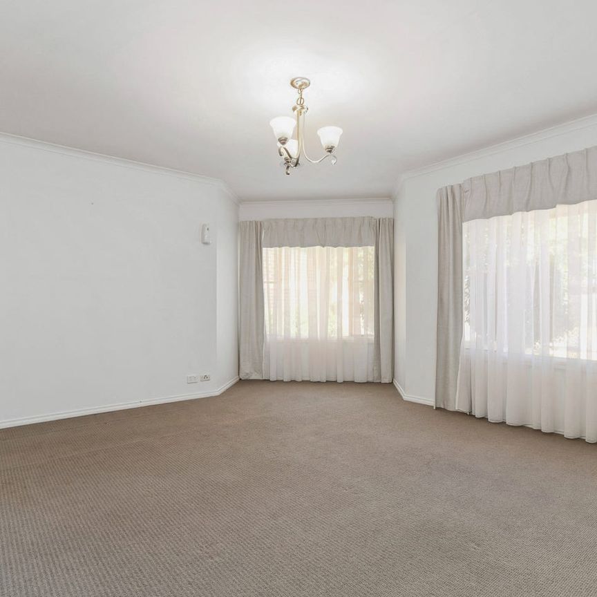 Beautifully Maintained Family Home - Photo 1