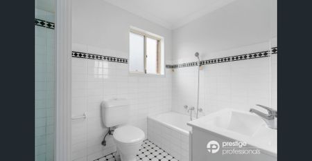 Charming Townhouse in Prime Location! - Photo 3