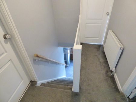 3 bedroom terraced house to rent - Photo 3