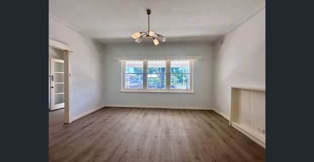 Spacious 4-Bedroom House in Melrose Park - Photo 1