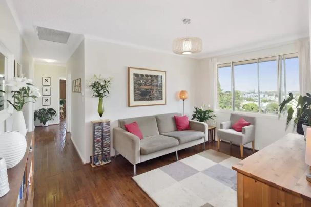 Charming two-bedroom apartment in Enmore - Photo 1
