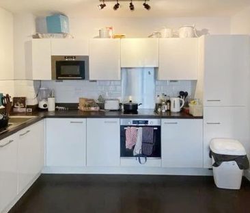 1 bedroom in a flat share to rent - Photo 3