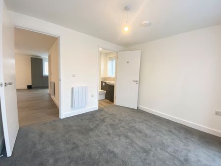 Peterborough - Photo 3