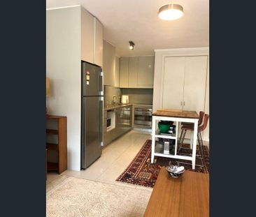 Fully furnished one bedroom plus study. Stays from 31 days. - Photo 1