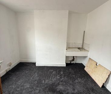 4 bedroom terraced house to rent - Photo 6