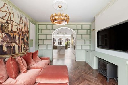 Immaculate Four Bedroom Home with Garden Studio in Barnes Village - Photo 4