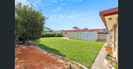 Spacious Family Home on a Large Block Just Minutes from O’Sullivan Beach - Photo 2