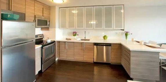 Renovated 2 Bdm. + Den for Rent in Toronto's Danforth Village! $2050 - Photo 2