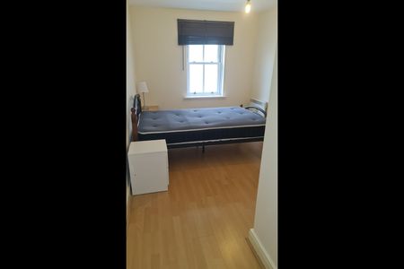 2 Bed Flat, Stockwell Road, SW9 - Photo 3