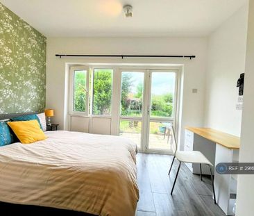 6 bedroom semi-detached house to rent - Photo 6