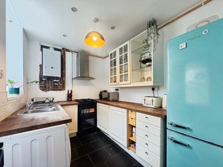 2 bedroom terraced house to rent - Photo 4