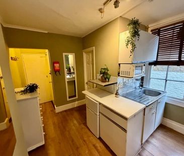 Studio Flat, Claverton Street, SW1V - Photo 6