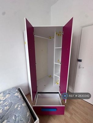 1 bedroom in a flat share to rent - Photo 1