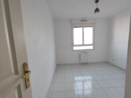 Appartement 4 pièces 92m2 MARSEILLE 8EME 1 400 euros - Photo 5