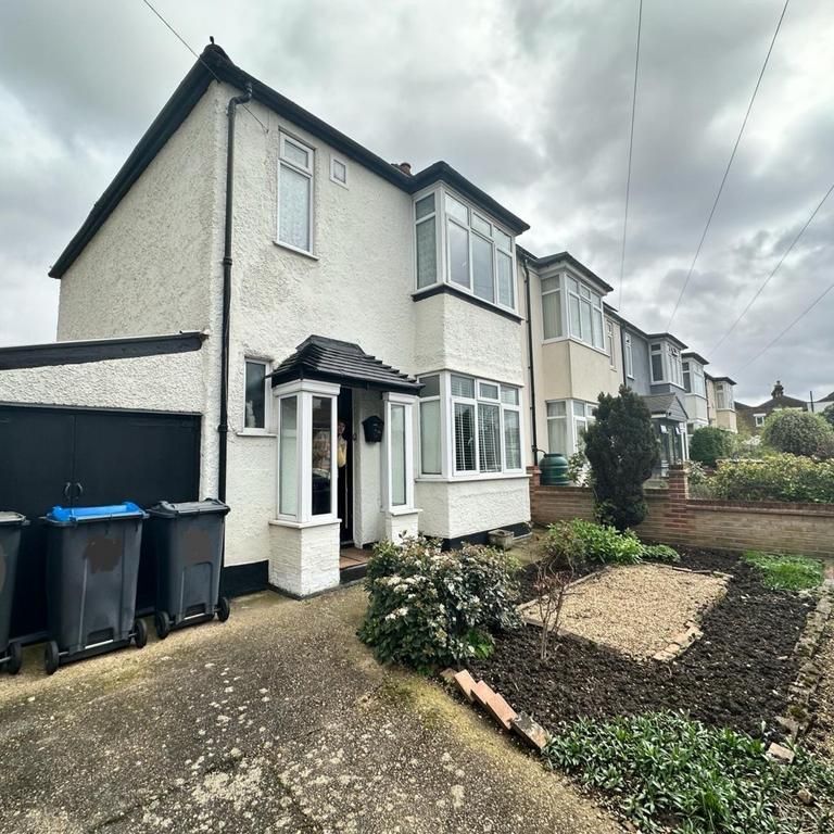 1 bedroom in a house share to rent - Photo 1