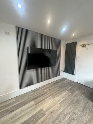 6 Bed Semi-Detached House, Derby Grove, NG7 - Photo 2