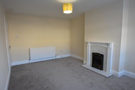 2 bedroom ground floor flat to rent - Photo 2