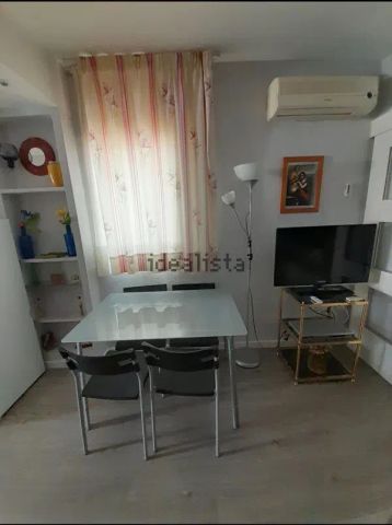 Alquiler de piso en Avenida Abedules, 3 - Photo 2