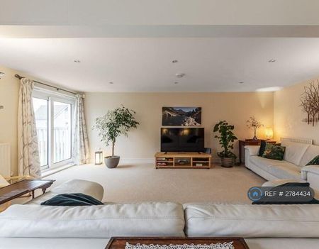 3 bedroom penthouse to rent - Photo 3