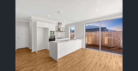 A beautiful 3 Bedroom Family home - Photo 3