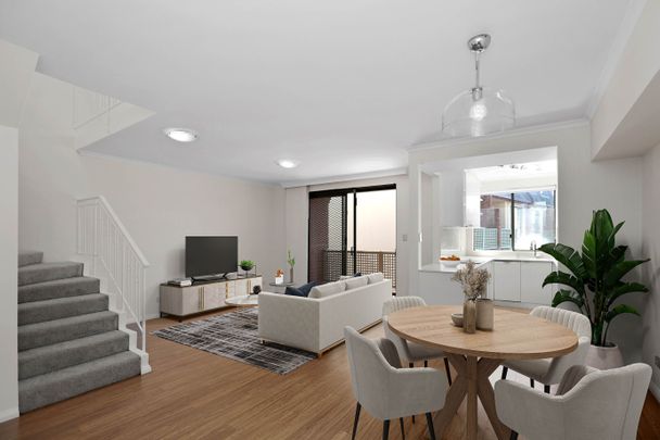 Townhouse Style One Bedroom in Whisper Quiet Street + Secure Parking - Photo 1