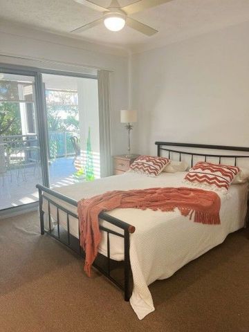 FULLY FURNISHED - Bright and Breezy in the heart of Toowong - Photo 3