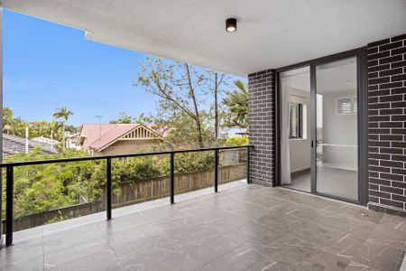 Spacious Modern Apartment in great Inner City Location - Photo 2