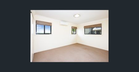 SOVEREIGN ISLANDS - PRIME LOCATION WITH EAST TO WATER VIEWS - Photo 3