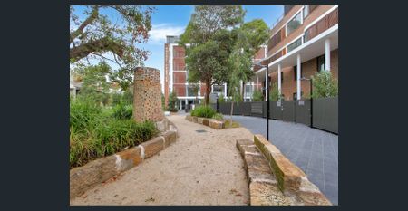 Rare 3 Bedroom apartment nestled in the heart of Redfern! - Photo 4