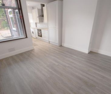 3 Bedroom House - Mid Terrace To Let - Photo 1