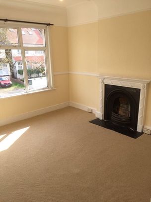 3 Bed Flat, Top Beatrice Avenue, SW16 - Photo 1