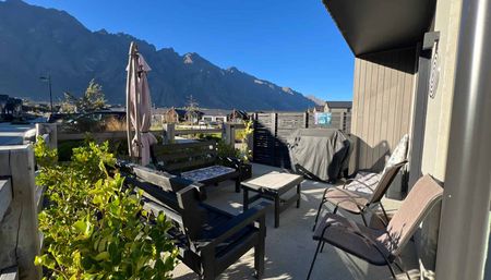 Stunning Townhouse in Jacks Point - Photo 4