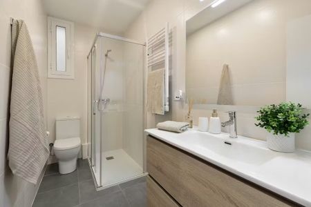 Carrer de la Portaferrissa, Barcelona, Catalonia 08002 - Photo 5