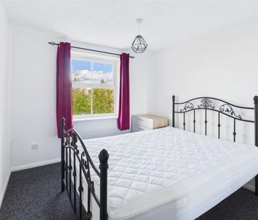 To Let - Photo 3