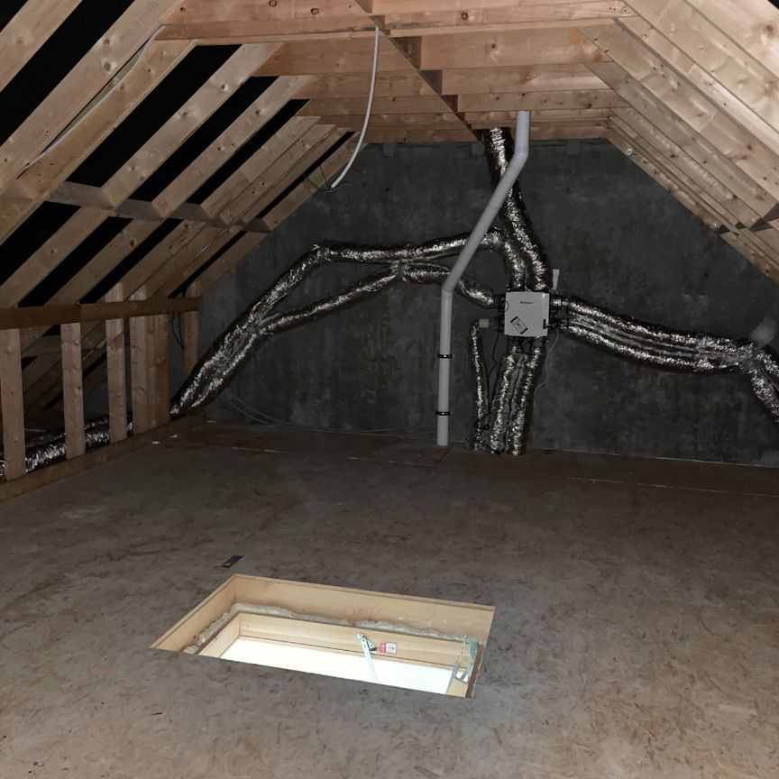 Drie slaapkamer EENGEZINSWONING met garage & tuin - Photo 1