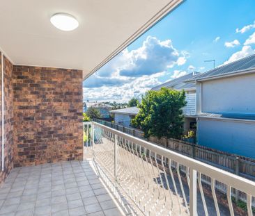 Beautifully Renovated Unit - Quiet Elevated Location, Easy Walk to ... - Photo 6