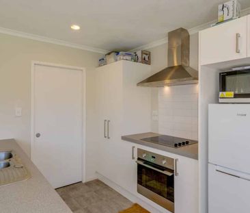 Stunning two-bedroom townhouse located in the fabulous Faringdon in... - Photo 3