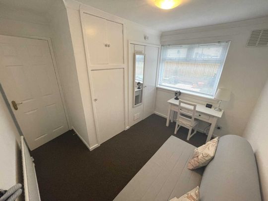 Price £800 pcm - Available Now - Furnished - Photo 1