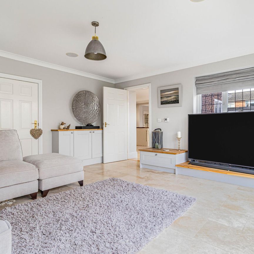 Hamilton Road, Newmarket - Photo 1