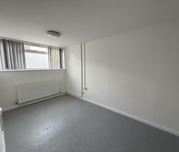4 Bed Terraced House, The Common, E15 - Photo 4