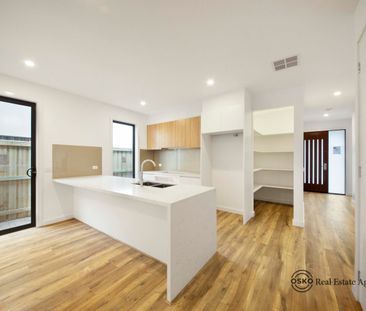 SPECTACULAR FAMILY HOME IN THE HEART OF TRUGANINA! - Photo 4